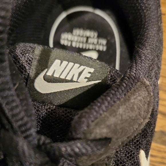 Nike Tanjun Black and White Athletic Shoes - Picture 2 of 9